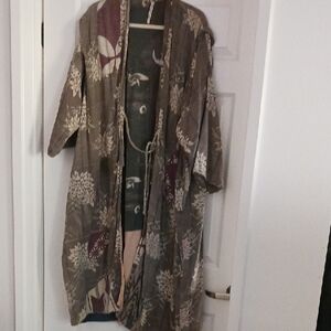 Magnolia Pearl Floral Kimona Robe
